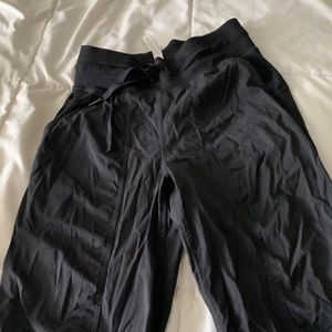 Black lulu lemon joggers
